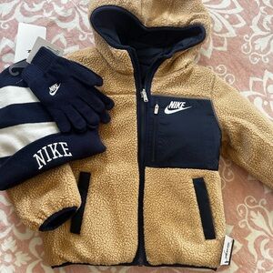 New Nike Navy Puffer Jacket with Navy Gloves Striped Beanie Boys 4